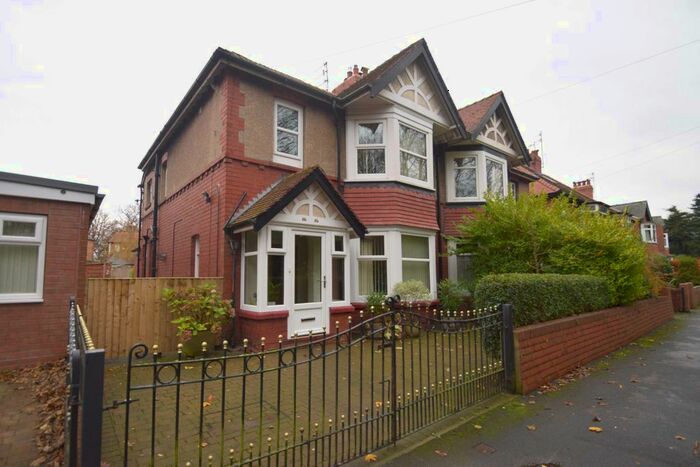 1 Bedroom Flat To Rent In Peasholm Drive, Scarborough, North Yorkshire, YO12