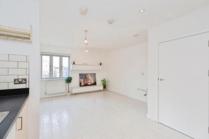 1 Bedroom Flat For Sale In New Mossford Way, Barkingside, Ilford, IG6