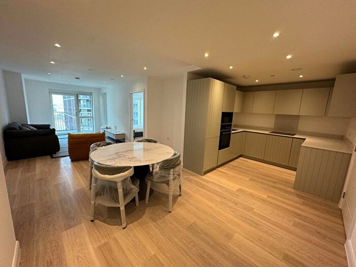 2 Bedroom Flat To Rent In Eden Place, London, E16