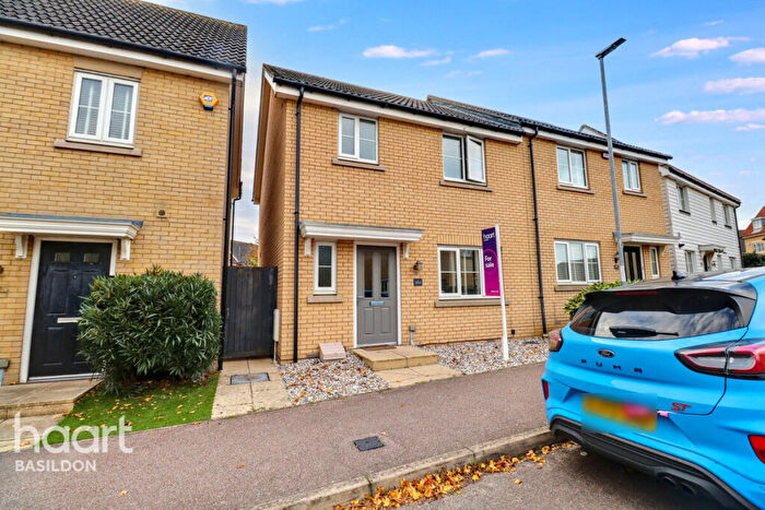 3 Bedroom Semi-Detached House For Sale In School Avenue, Basildon, SS15