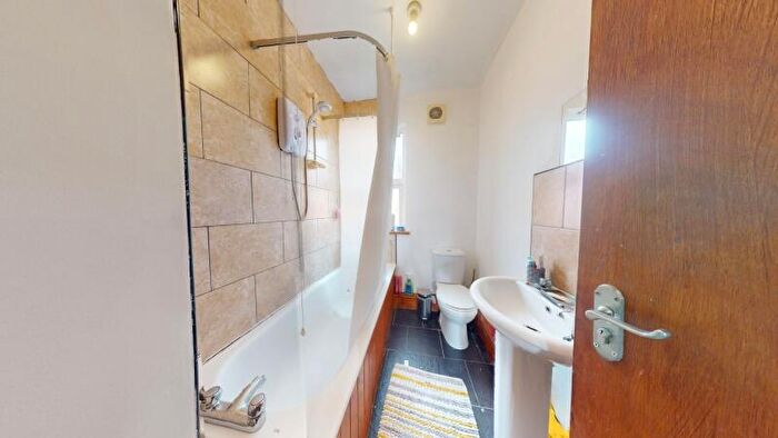 8 Bedroom Terraced House To Rent In Manor Terrace, Hyde Park, Leeds, LS6