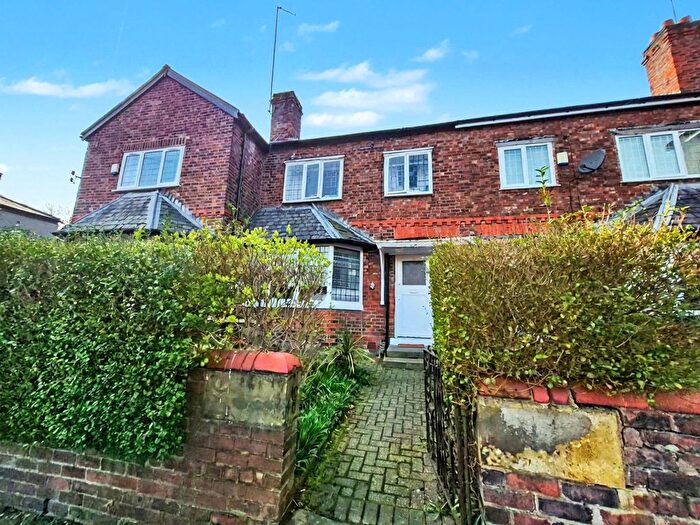 3 Bedroom Terraced House For Sale In Broad Street, Middleton, Manchester, M24