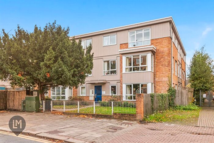 2 Bedroom Flat For Sale In Merton Road, London, SW18