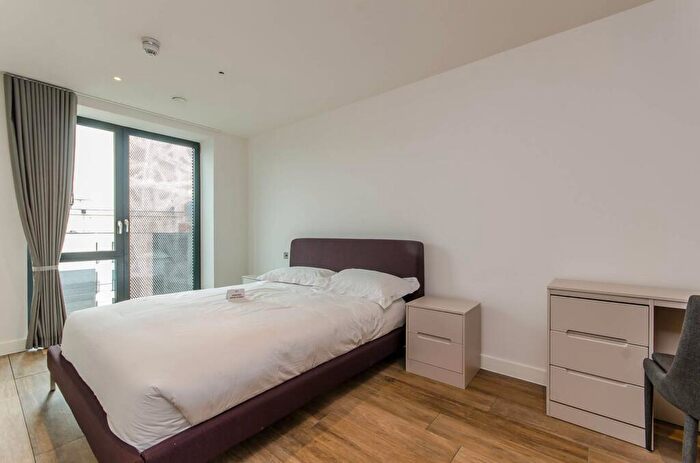 1 Bedroom Flat To Rent In Three Colts Lane, Bethnal Green, E2