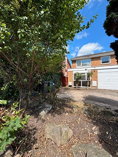 4 Bedroom Semi-Detached House To Rent In Oakleigh Road North, London, N20