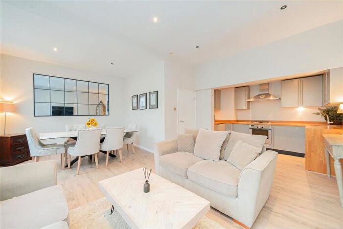 2 Bedroom Flat To Rent In Harcourt Terrace, South Kensington, SW10