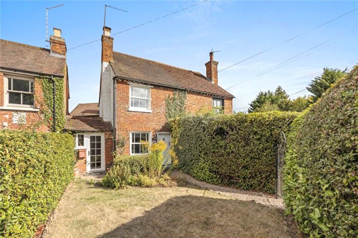 2 Bedroom End Of Terrace House To Rent In Chalfont Road, Seer Green, Beaconsfield, Buckinghamshire, HP9
