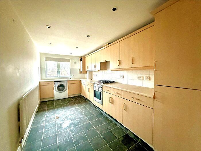 2 Bedroom Flat For Sale In Greenview Close, London, W3