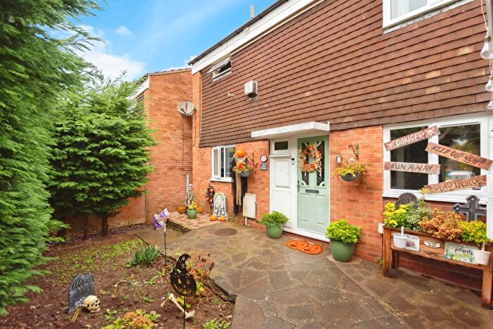 3 Bedroom Semi-detached House For Sale In Binton Close, Redditch, B98