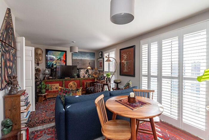 1 Bedroom Flat For Sale In Chalkpit Lane, Dorking, RH4