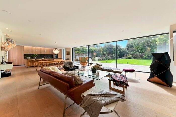 6 Bedroom Detached House To Rent In Frank Dixon Close London, SE21