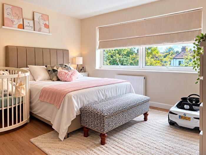 2 Bedroom Flat To Rent In Sunningfields Road, London, NW4