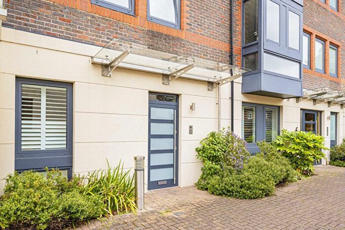 3 Bedroom Flat To Rent In Old Lodge Place, St Margarets, Twickenham, TW1