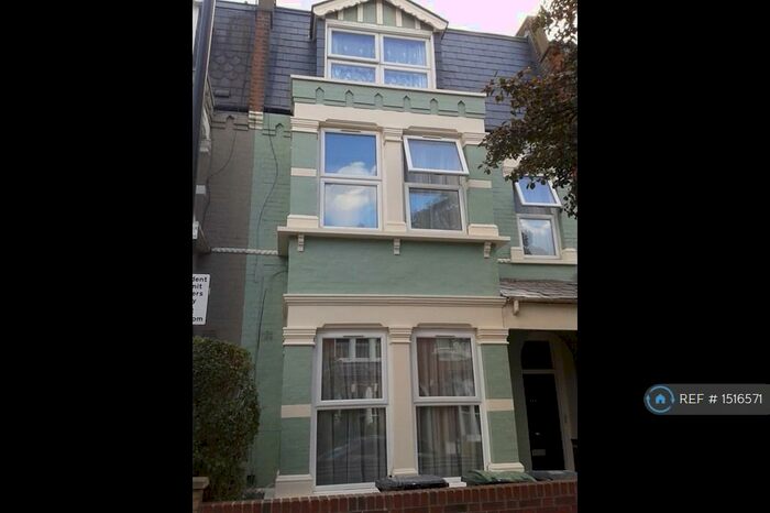 3 Bedroom Maisonette To Rent In Hampden Road, London, N8