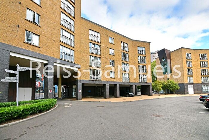 3 Bedroom Apartment To Rent In Franklin Building, Westferry Road, Canary, Wharf London, E14