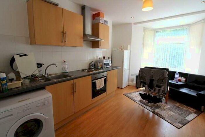 2 Bedroom Flat To Rent In Broadway Rhondda Cynon Taff, CF37
