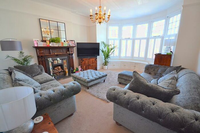 6 Bedroom Flat To Rent In Clifton Avenue, Finchley, London, N3