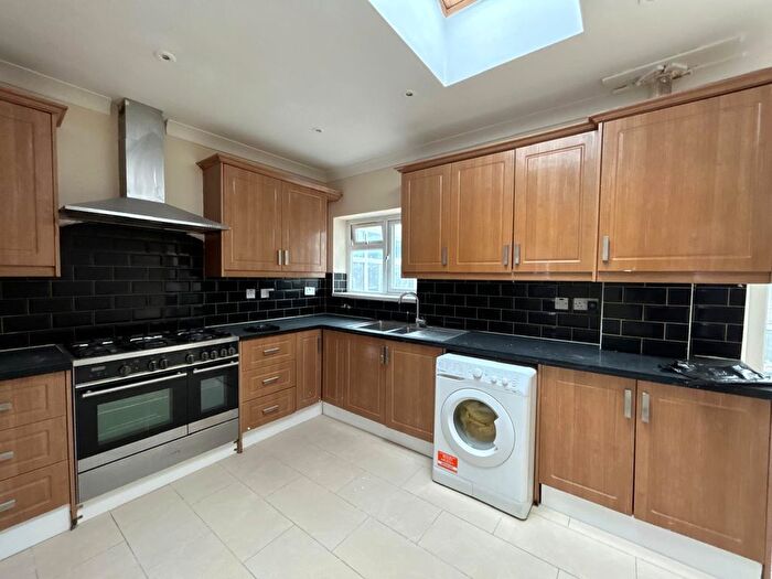 3 Bedroom Semi-detached House To Rent In Hayes, UB3