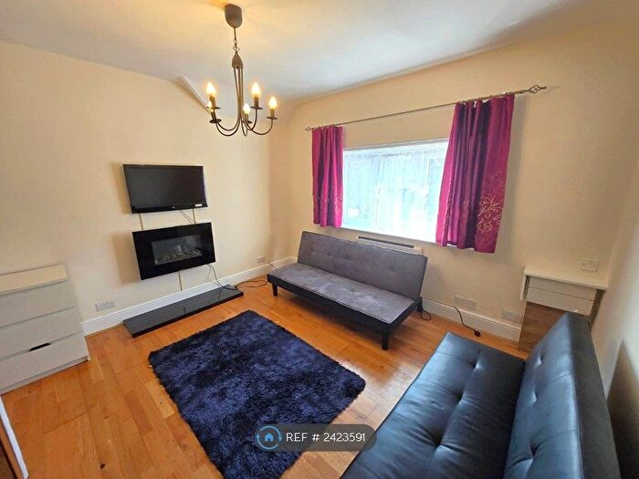 2 Bedroom Flat To Rent In Greenford Road, Greenford, UB6