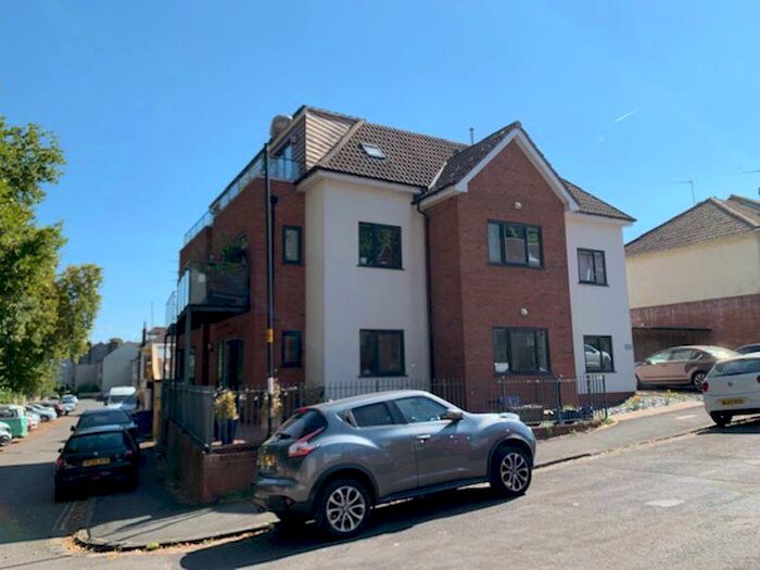 2 Bedroom Flat To Rent In Runswick Road, Bristol, BS4