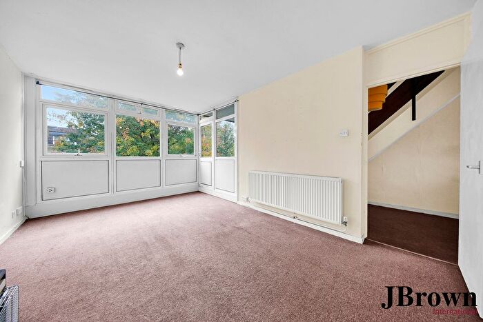 3 Bedroom Flat For Sale In Brockmer House, Crowder Street, Whitechapel, London, E1