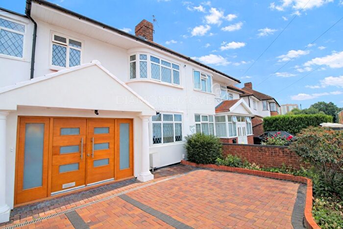 4 Bedroom Terraced House To Rent In Crosslands Avenue, Southall, UB2