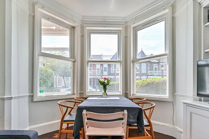 2 Bedroom Flat To Rent In Sylvan Avenue, Wood Green, London, N22