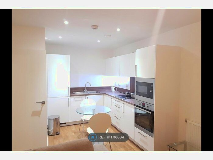 1 Bedroom Flat To Rent In Kingfisher Heights, London, E16