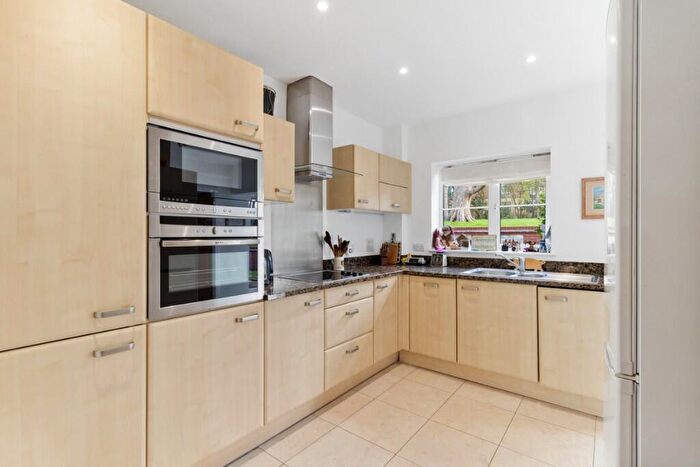 3 Bedroom Retirement Property For Sale In King George's Drive, Bramshott Place, Liphook, Hampshire, GU30