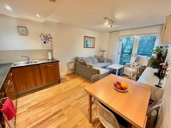 2 Bedroom Apartment To Rent In Savile Grange Apartments, Halifax, HX1