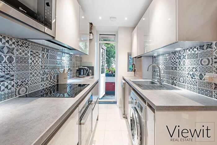 3 Bedroom Flat To Rent In Page Street, Westminster, London, SW1P