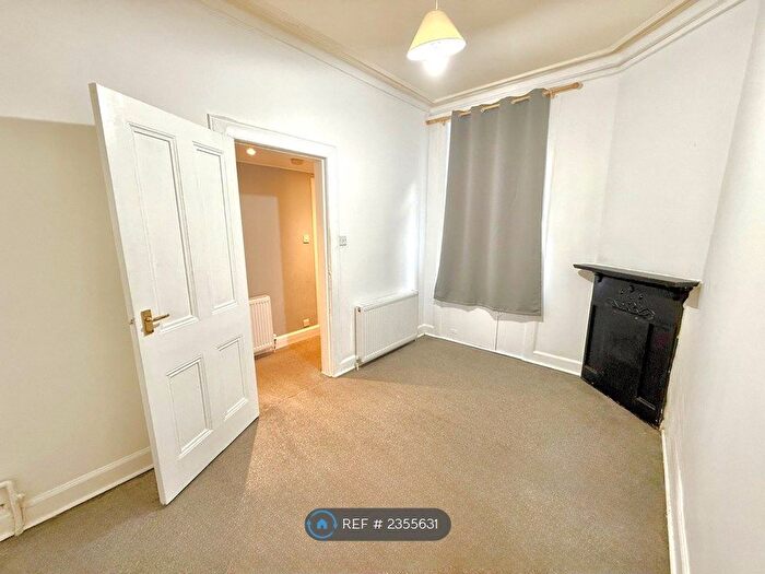 1 Bedroom Flat To Rent In Albion Road, Edinburgh, EH7