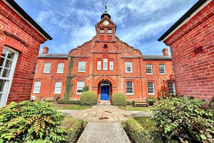 2 Bedroom Flat For Sale In Fordingbridge, SP6