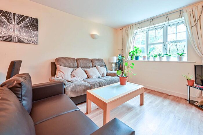 2 Bedroom Flat For Sale In Abingdon Court, Heathside Road, Woking, Surrey, GU22