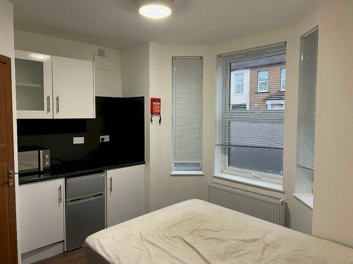 Studio To Rent In Chalvey Road East, Slough, Berkshire, SL1