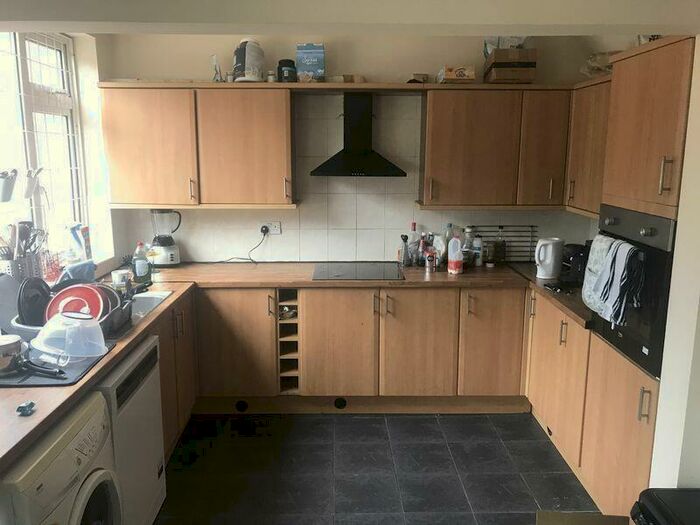 4 Bedroom House Of Multiple Occupation To Rent In Johnson Road, Nottingham, NG7