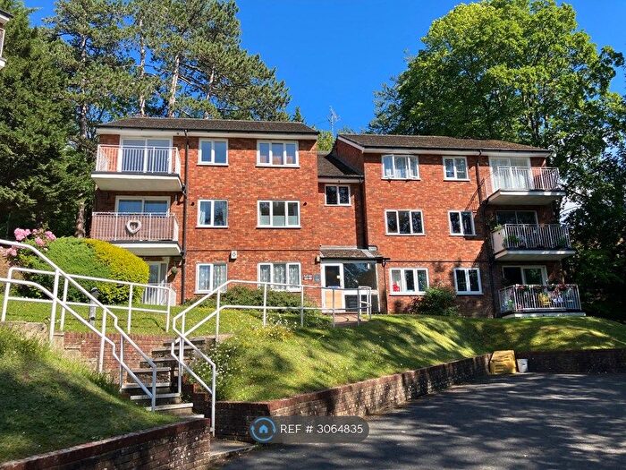 2 Bedroom Flat To Rent In Court Bushes Road, Whyteleafe, CR3