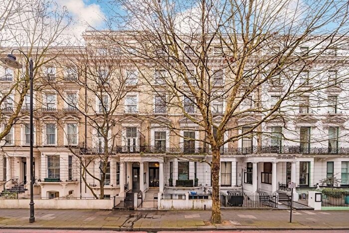 3 Bedroom Flat To Rent In Cromwell Road, Earls Court, SW5