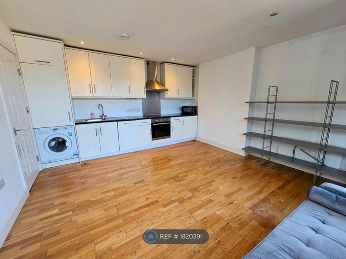 1 Bedroom Flat To Rent In Wavertree Road, London, SW2