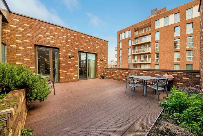 3 Bedroom Flat To Rent In Truman Walk, Bromley By Bow, London, E3