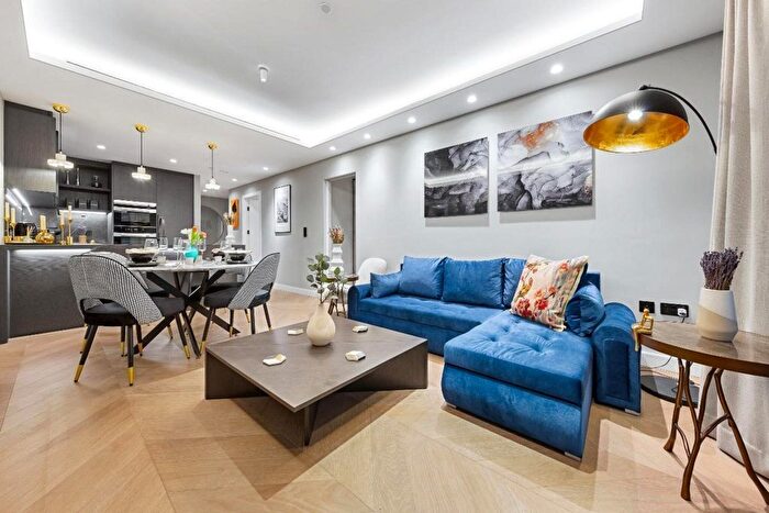 3 Bedroom Flat To Rent In Cleveland Street, London, W1T