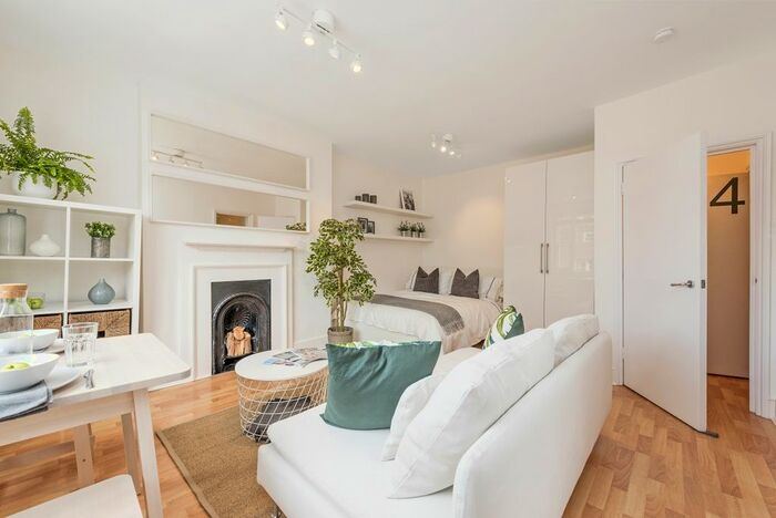 Studio To Rent In Nottingham Place, London, W1U