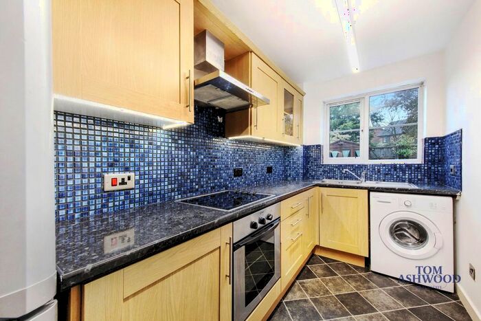 1 Bedroom Flat For Sale In Jacobs Avenue, Harold Wood, Essex, RM3