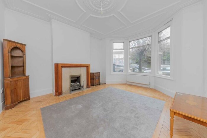 3 Bedroom Terraced House To Rent In Bow Lane, London, N12