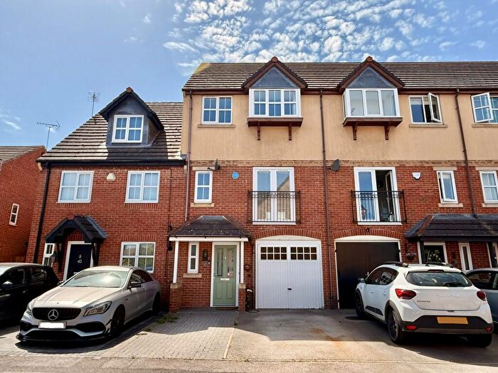 3 Bedroom Town House To Rent In Hudson Way, Radcliffe-on-trent, Nottingham, NG12