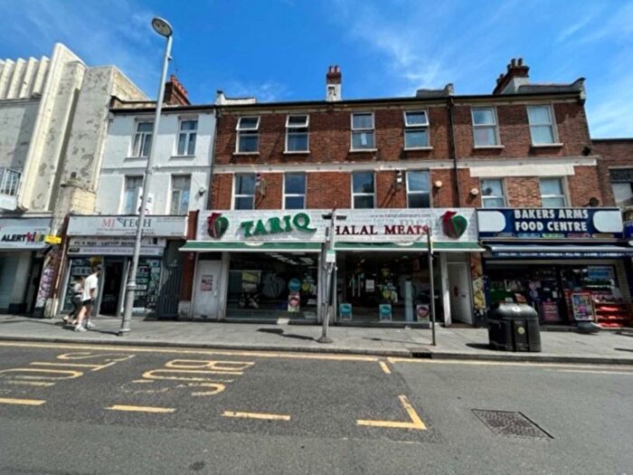 3 Bedroom Flat To Rent In High Road, Leyton, E10