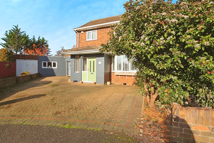 3 Bedroom Semi-Detached House For Sale In Gildenburgh Avenue, Peterborough, PE1