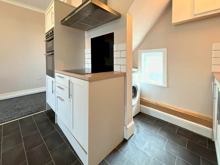 1 Bedroom Property To Rent In Old Bank Road, Earlsheaton, Dewsbury, WF12