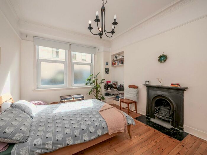 2 Bedroom Flat To Rent In West Montgomery Place, Hillside, Edinburgh, EH7