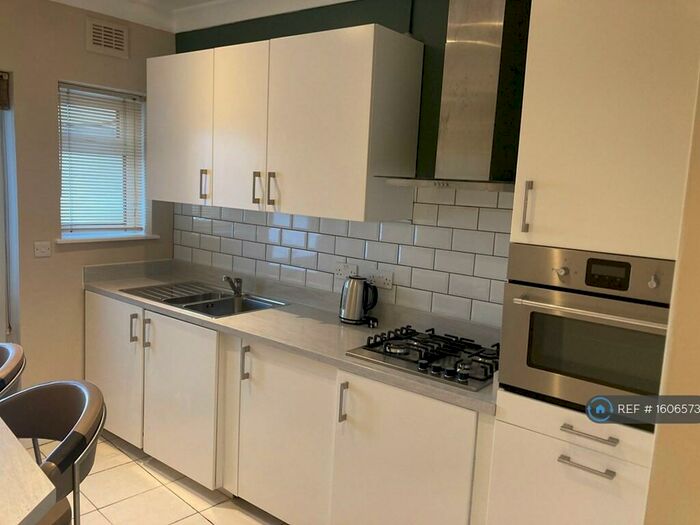 1 Bedroom Flat To Rent In Colombo Road, Ilford, IG1